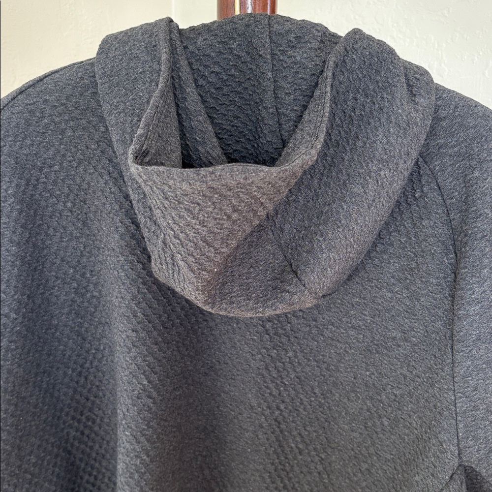 Men’s Lululemon textured mid weight hoodie. - Picture 9 of 15